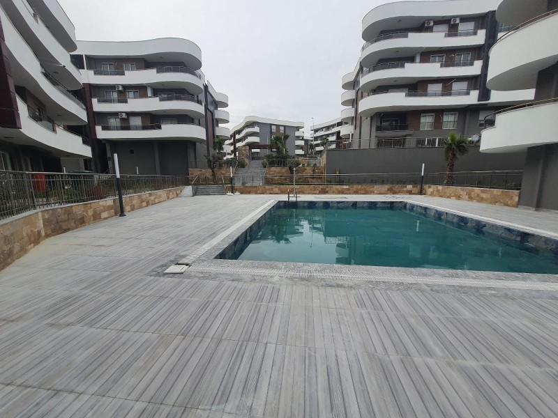 Havuzlu sitede yerden ısıtmalı 2+1 daire