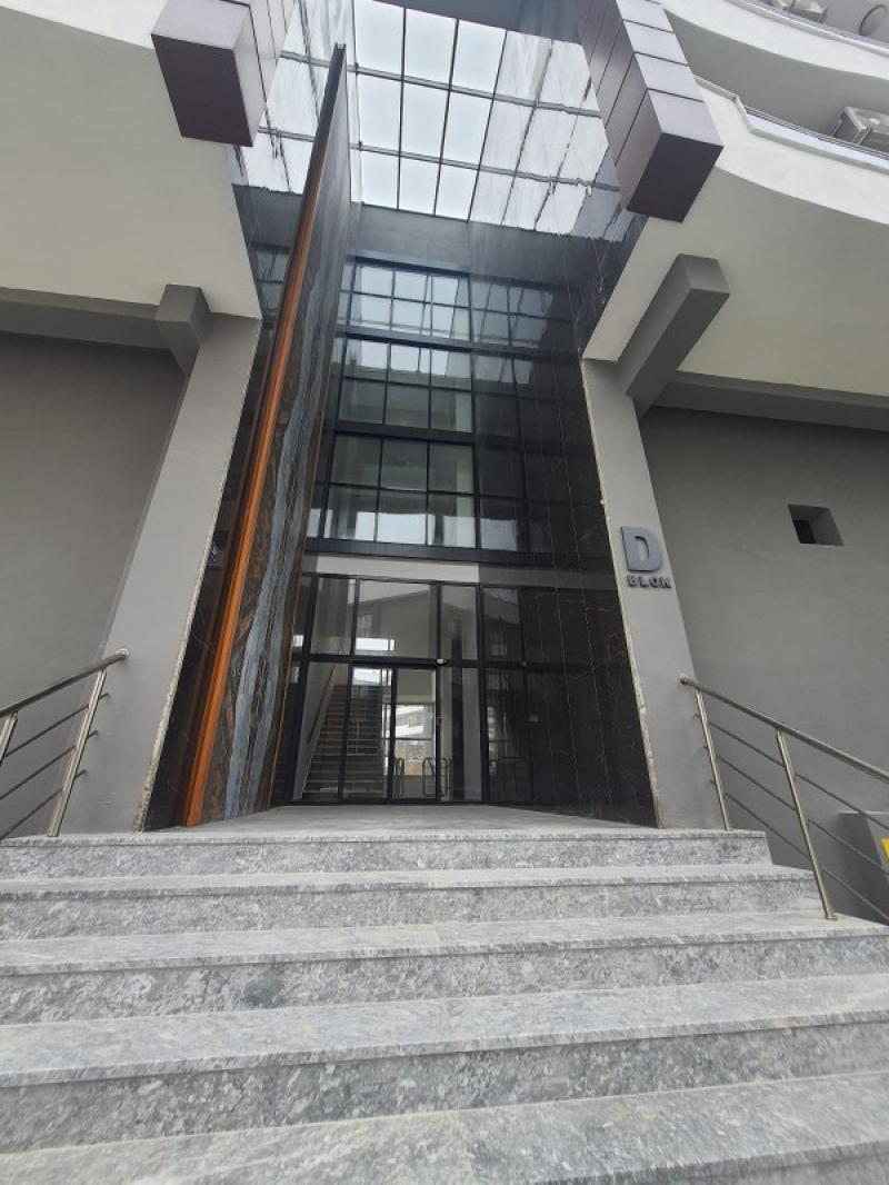Havuzlu sitede yerden ısıtmalı 2+1 daire