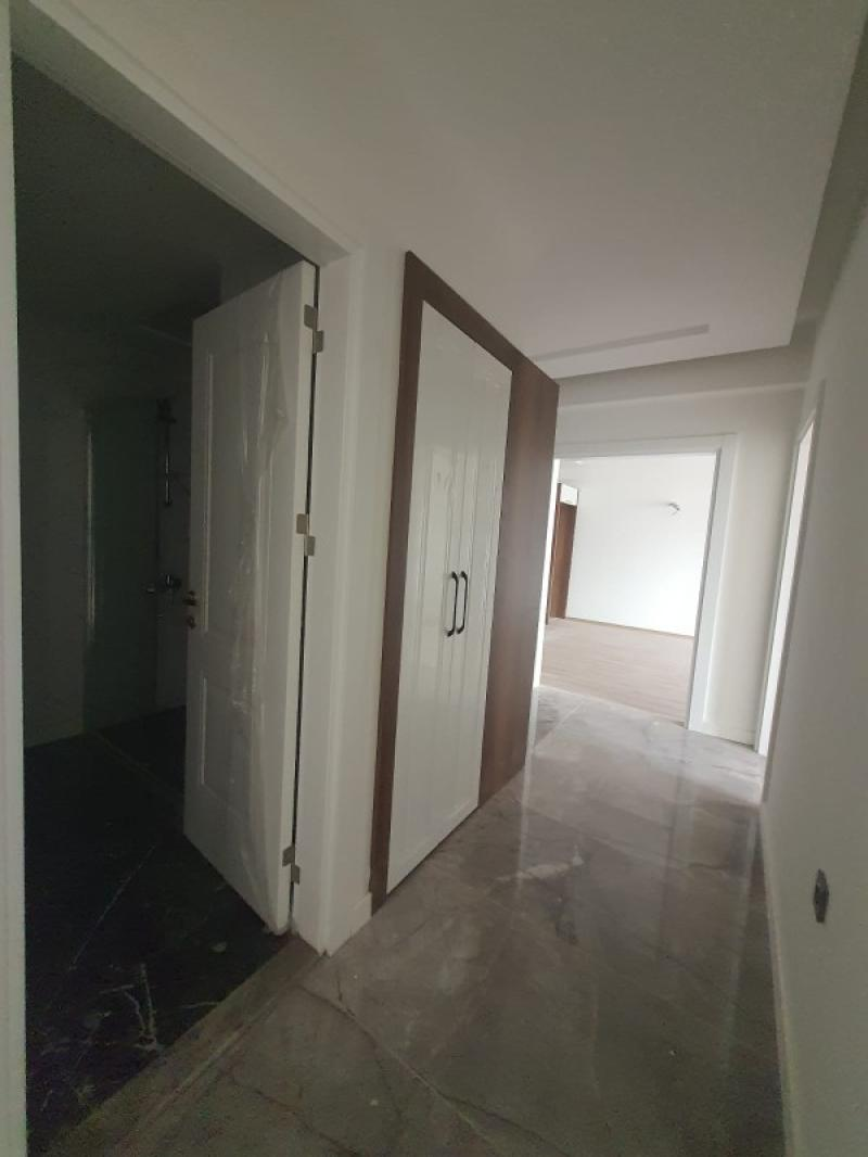 Havuzlu sitede yerden ısıtmalı 2+1 daire