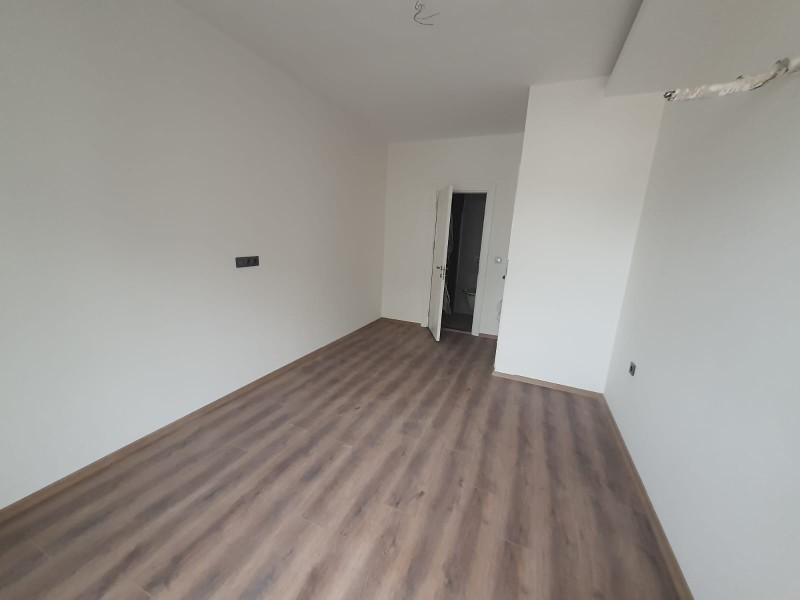 Havuzlu sitede yerden ısıtmalı 2+1 daire