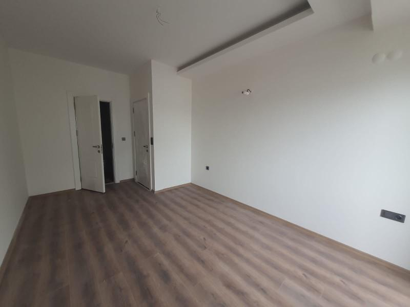 Havuzlu sitede yerden ısıtmalı 2+1 daire