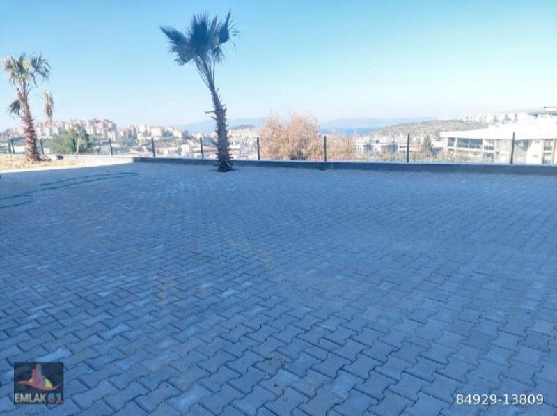 KUŞADASI DENİZ MANZARALI HAVUZLU 1+1 SATILIK DAİRE