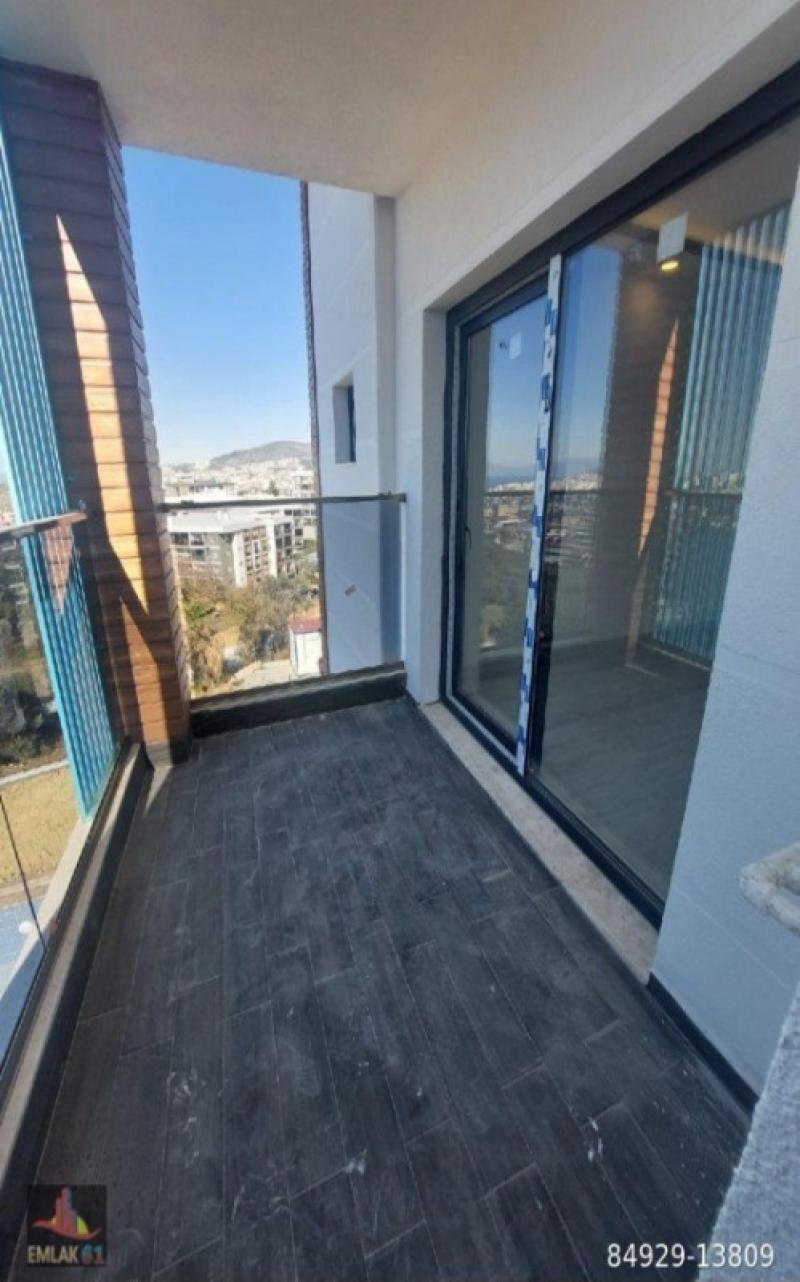 KUŞADASI DENİZ MANZARALI HAVUZLU 1+1 SATILIK DAİRE