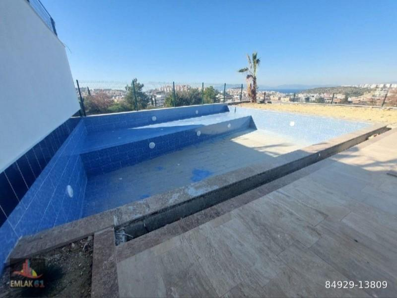 KUŞADASI DENİZ MANZARALI HAVUZLU 1+1 SATILIK DAİRE