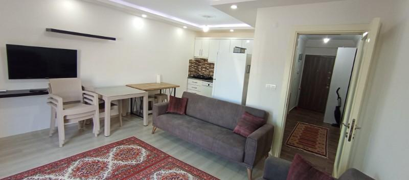 Kuşadası havuzlu sitede eşyalı kiralık daire