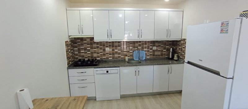 Kuşadası havuzlu sitede eşyalı kiralık daire