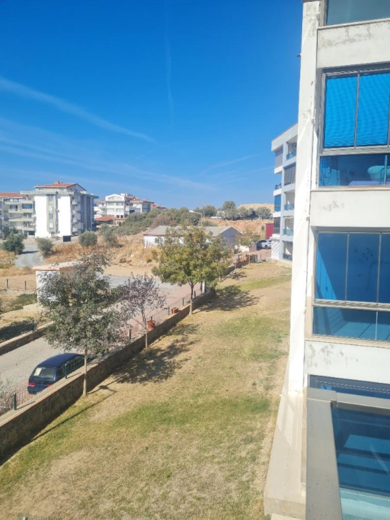 Kuşadası Merkeze Yakın Havuzlu Sitede Deniz Manzaralı 3+1 Daire 
