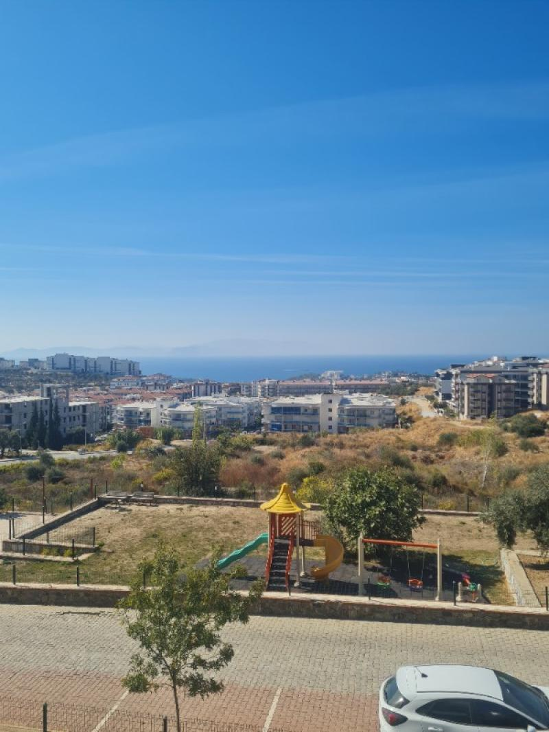 Kuşadası Merkeze Yakın Havuzlu Sitede Deniz Manzaralı 3+1 Daire 