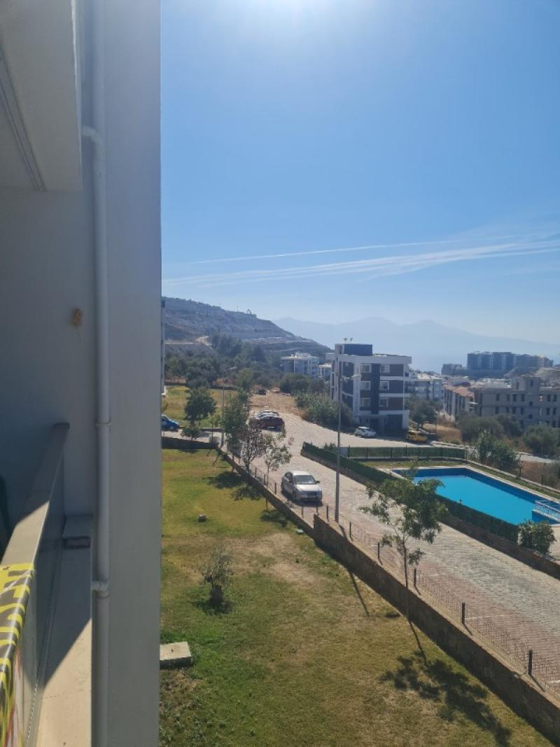 Kuşadası Merkeze Yakın Havuzlu Sitede Deniz Manzaralı 3+1 Daire 