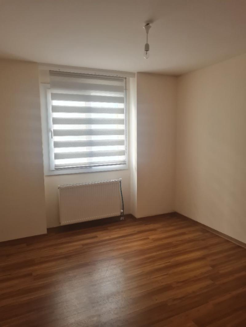 Kuşadası Merkeze Yakın Havuzlu Sitede Deniz Manzaralı 3+1 Daire 