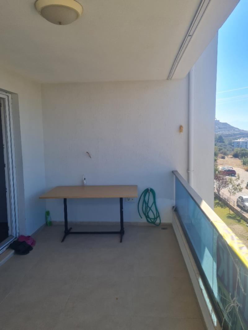 Kuşadası Merkeze Yakın Havuzlu Sitede Deniz Manzaralı 3+1 Daire 