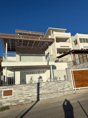 Tayman'dan Akyarlar'da Şahane Deniz Manzaralı yeni 4+1 Villa