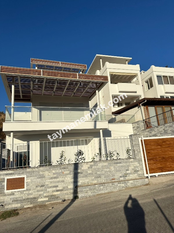 Tayman'dan Akyarlar'da Şahane Deniz Manzaralı yeni 4+1 Villa