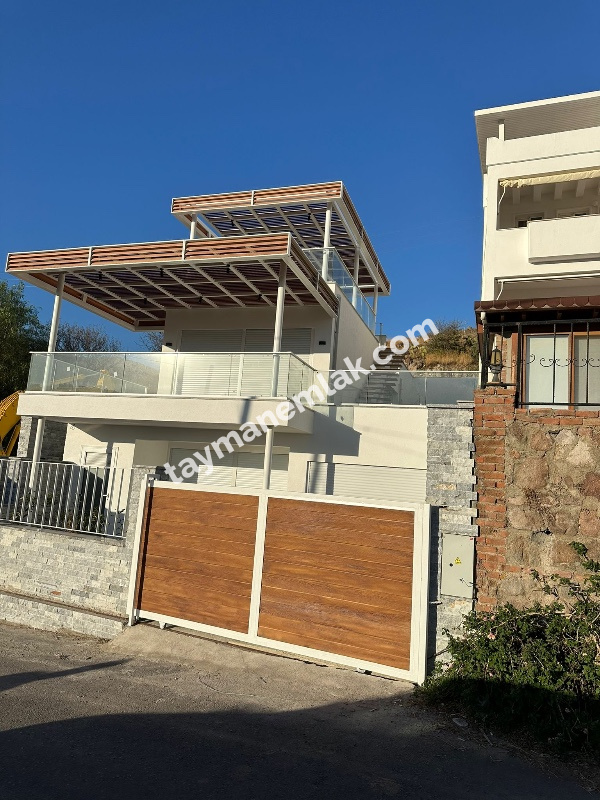 Tayman\\\\\\\\\\\\\\\'dan Akyarlar\\\\\\\\\\\\\\\'da Şahane Deniz Manzaralı yeni 4+1 Villa