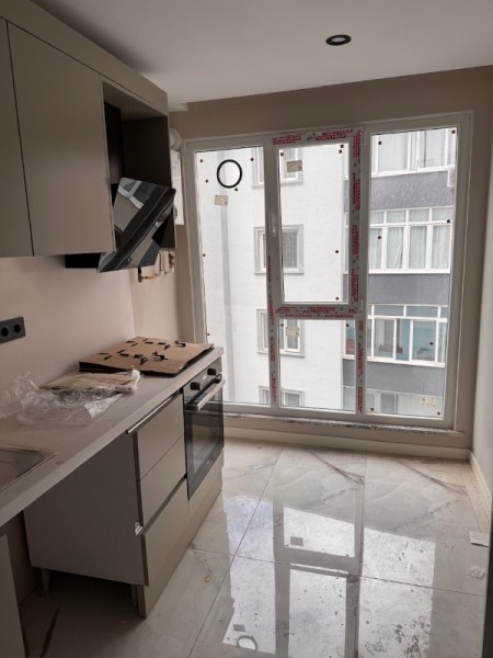 Akşemsettin Metro'ya 1 dk Site'de 5.kat Satılık Daire