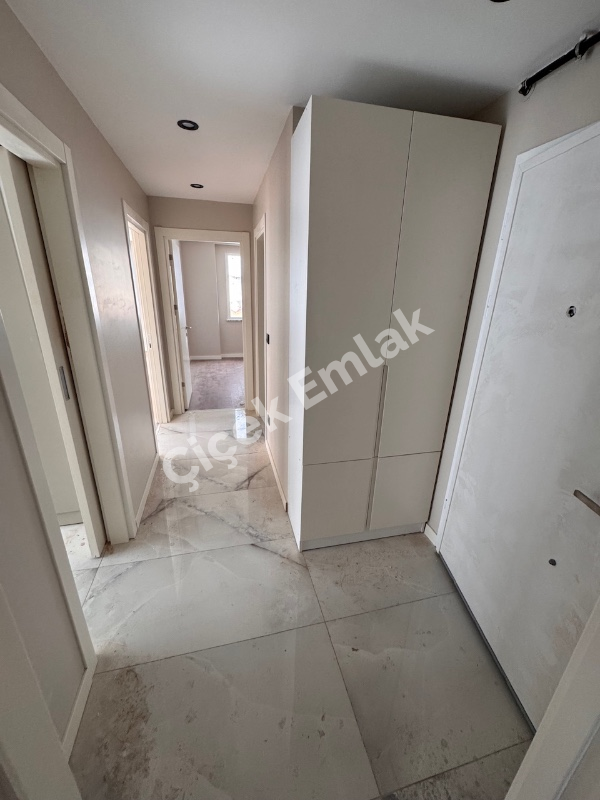 Akşemsettin Metro'ya 1 dk Site'de 5.kat Satılık Daire