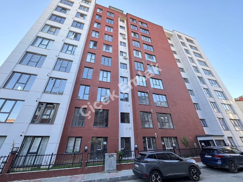 Akşemsettin Metro'ya 1 dk Site'de 5.kat Satılık Daire
