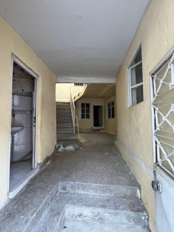 AFYON ÜÇOK EMLAKTAN BURMALI MAH DA SATILIK 5+1 BAKIMLI MÜSTAKİL EV