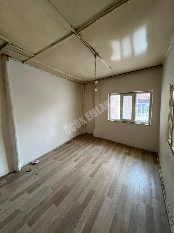AFYON ÜÇOK EMLAKTAN BURMALI MAH DA SATILIK 5+1 BAKIMLI MÜSTAKİL EV
