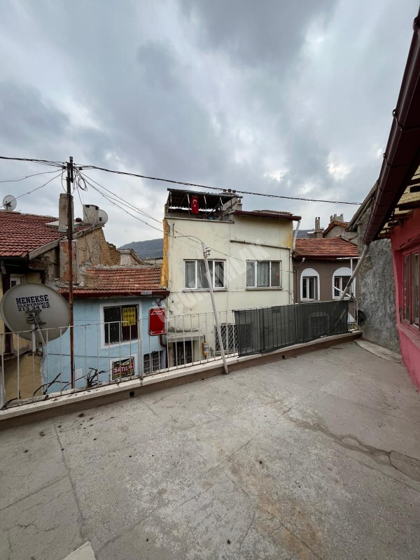 AFYON ÜÇOK EMLAKTAN BURMALI MAH DA SATILIK 5+1 BAKIMLI MÜSTAKİL EV