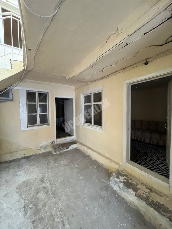 AFYON ÜÇOK EMLAKTAN BURMALI MAH DA SATILIK 5+1 BAKIMLI MÜSTAKİL EV