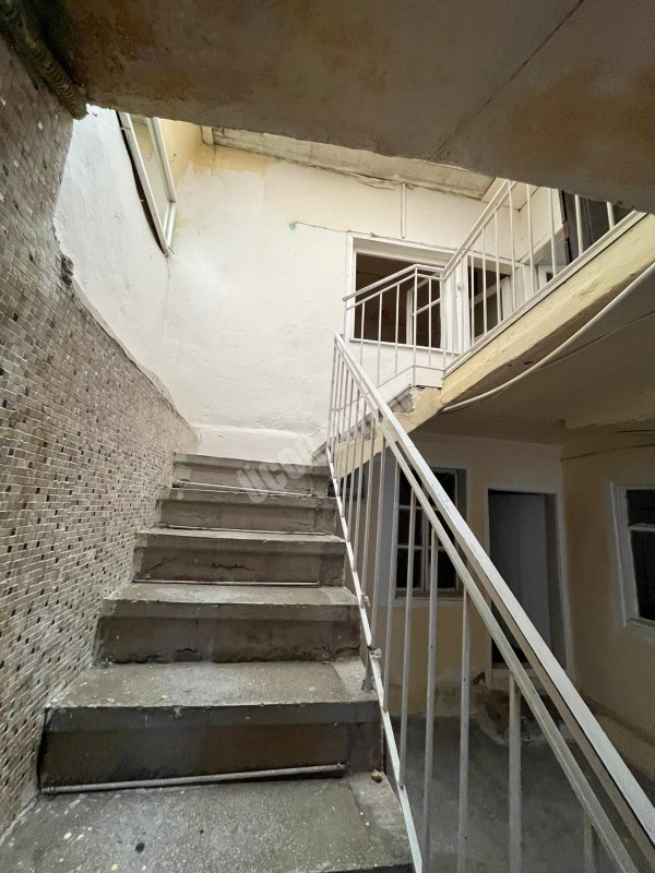 AFYON ÜÇOK EMLAKTAN BURMALI MAH DA SATILIK 5+1 BAKIMLI MÜSTAKİL EV