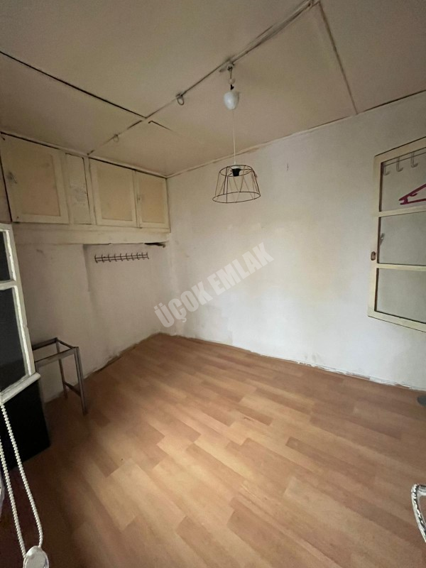 AFYON ÜÇOK EMLAKTAN BURMALI MAH DA SATILIK 5+1 BAKIMLI MÜSTAKİL EV