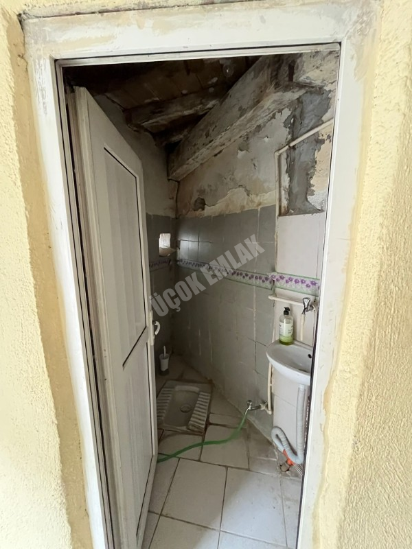 AFYON ÜÇOK EMLAKTAN BURMALI MAH DA SATILIK 5+1 BAKIMLI MÜSTAKİL EV