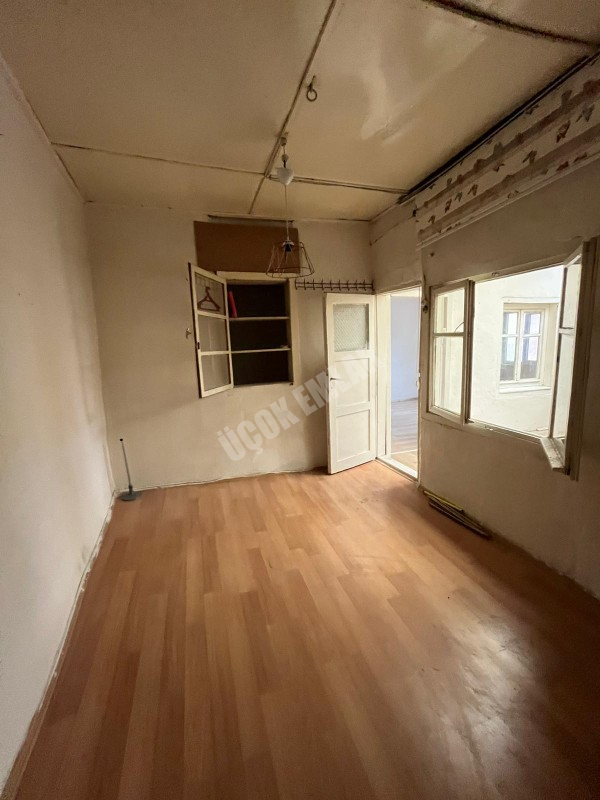 AFYON ÜÇOK EMLAKTAN BURMALI MAH DA SATILIK 5+1 BAKIMLI MÜSTAKİL EV