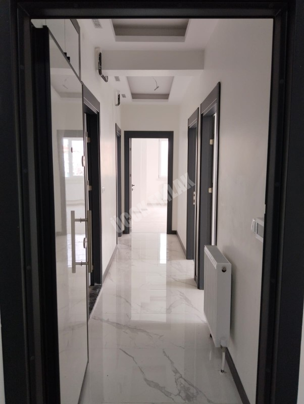 AFYON ÜÇOK EMLAKTAN HARBİŞ GAZİ MAH DA SATILIK 2+1 SIFIR DAİRELER
