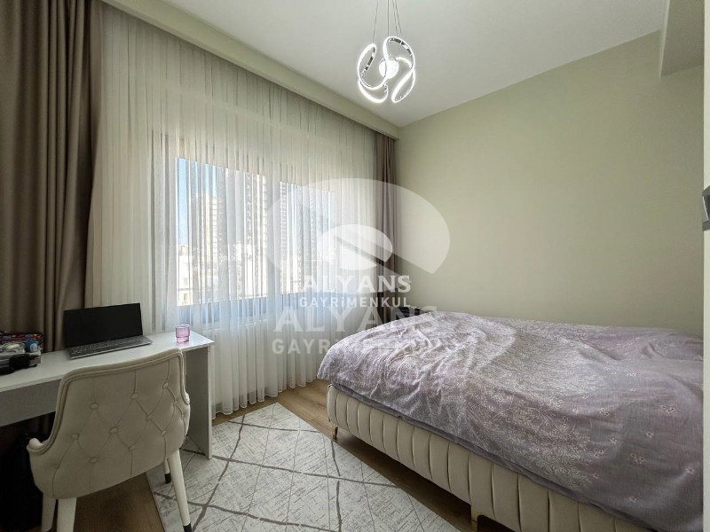 ALYANS'TAN DENİZE 300 MT FULL EŞYALI FULL SOSYAL ALANLI 2+1
