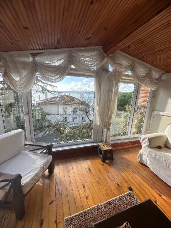 Beykoz Merkezde Sahilde Teraslı Deniz Manzaralı Eşyalı Müstakil Ev