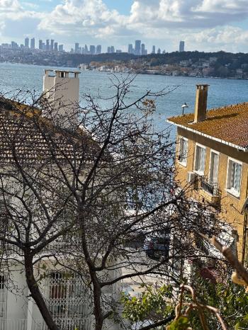 Beykoz Merkezde Sahilde Teraslı Deniz Manzaralı Eşyalı Müstakil Ev