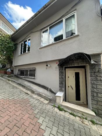 Beykoz Merkezde Sahilde Teraslı Deniz Manzaralı Eşyalı Müstakil Ev