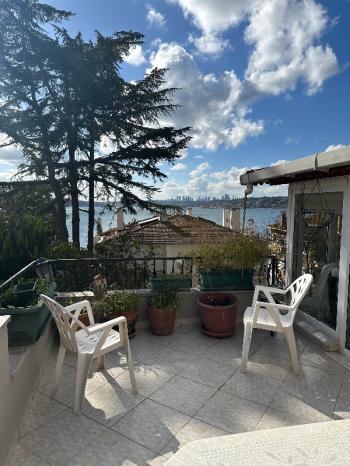 Beykoz Merkezde Sahilde Teraslı Deniz Manzaralı Eşyalı Müstakil Ev
