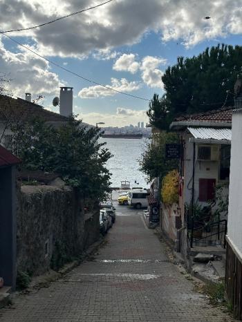 Beykoz Merkezde Sahilde Teraslı Deniz Manzaralı Eşyalı Müstakil Ev