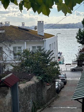Beykoz Merkezde Sahilde Teraslı Deniz Manzaralı Eşyalı Müstakil Ev