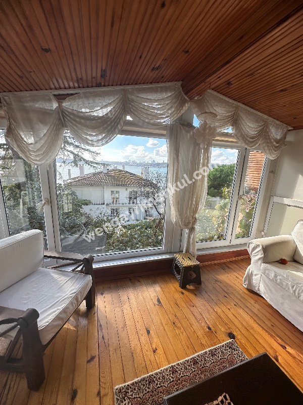 Beykoz Merkezde Sahilde Teraslı Deniz Manzaralı Eşyalı Müstakil Ev