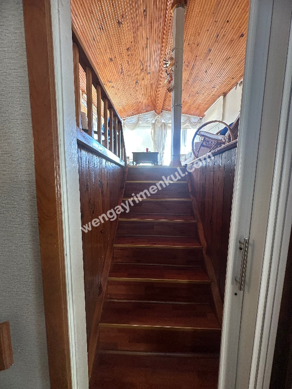 Beykoz Merkezde Sahilde Teraslı Deniz Manzaralı Eşyalı Müstakil Ev