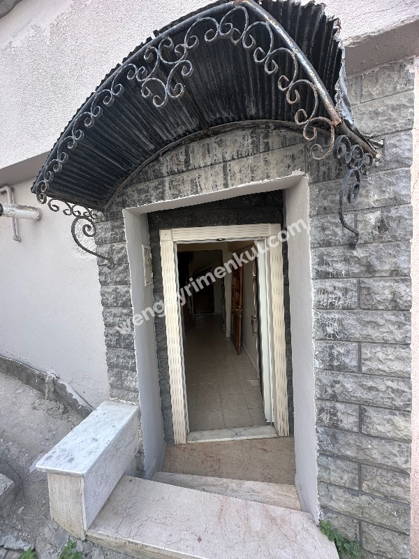 Beykoz Merkezde Sahilde Teraslı Deniz Manzaralı Eşyalı Müstakil Ev