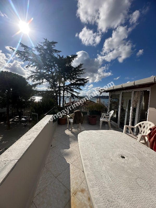Beykoz Merkezde Sahilde Teraslı Deniz Manzaralı Eşyalı Müstakil Ev