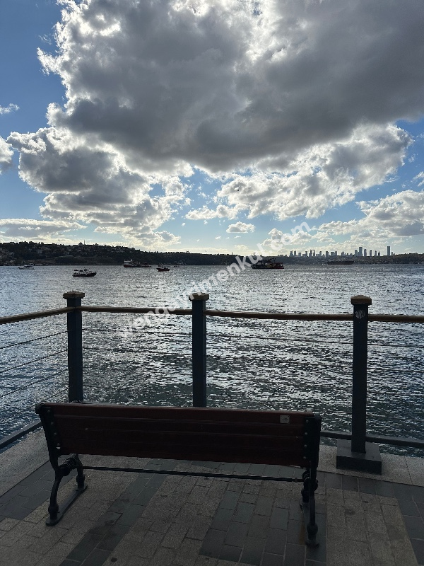 Beykoz Merkezde Sahilde Teraslı Deniz Manzaralı Eşyalı Müstakil Ev