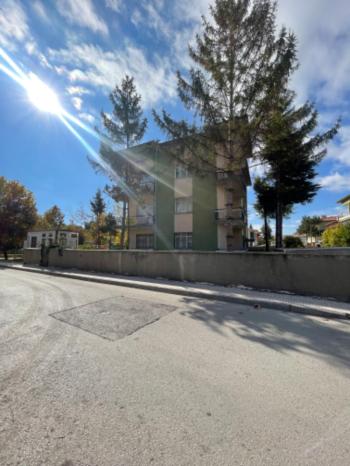 Güvenay - Çorum Kale ve Eti Lisesi Civarı – 3 Katlı Komple Bina