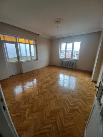 GÜVENAY – ÇORUM BAHÇELİEVLER İLKOKULU CİVARINDA – 3+1 SATILIK DAİRE