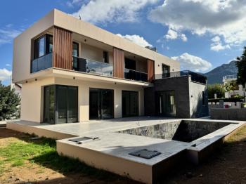 Girne Çatalköy'de Özel Yüzme Havuzu 4+1, Lüks, Modern Satılık Villalar