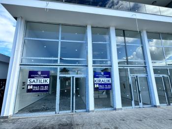 Kıbrıs Girne Merkez Karakum Bölgesinde Kiralık Sendeli 100 M2 Dükkan