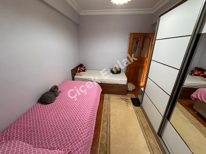 Yeşilpınar'da İsfanbul Avm'ye Yakın 3+1 Arakat Satılık Daire