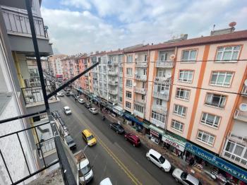 AFYON ÜÇOK EMLAKTAN AMBARYOLU CADDESİNDE SATILIK 3+1 DAİRE