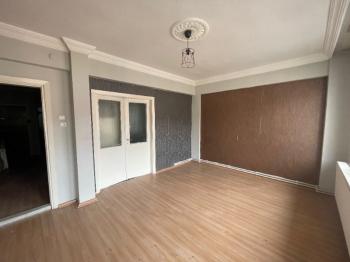 AFYON ÜÇOK EMLAKTAN AMBARYOLU CADDESİNDE SATILIK 3+1 DAİRE