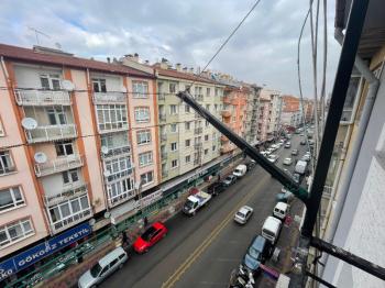 AFYON ÜÇOK EMLAKTAN AMBARYOLU CADDESİNDE SATILIK 3+1 DAİRE